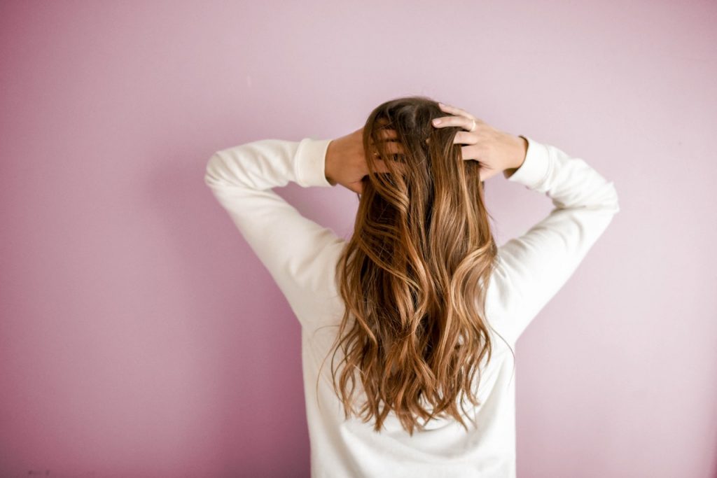 Jak zadbać o włosy w naturalny sposób?